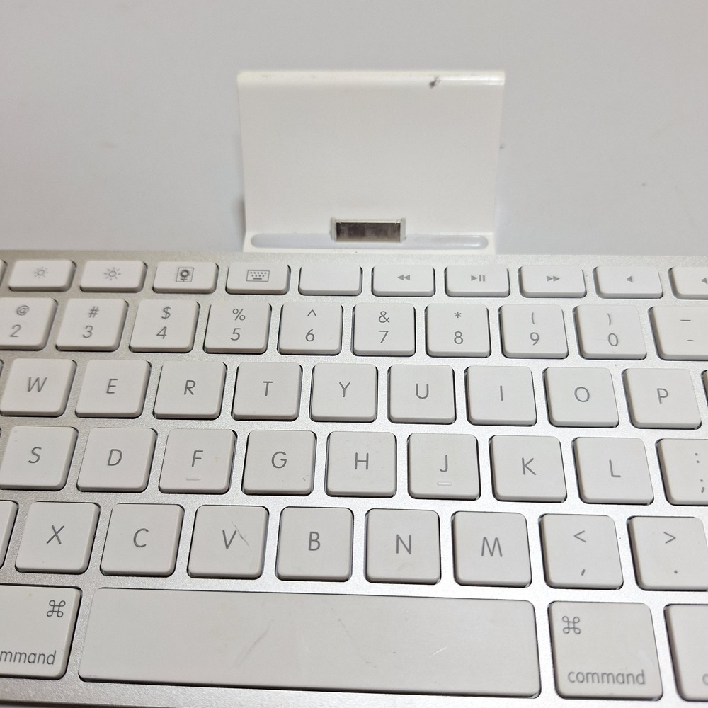 Apple iPad Keyboard Dock Model A1359 MC533LL/B for 1st 2nd 3rd Generation EUC